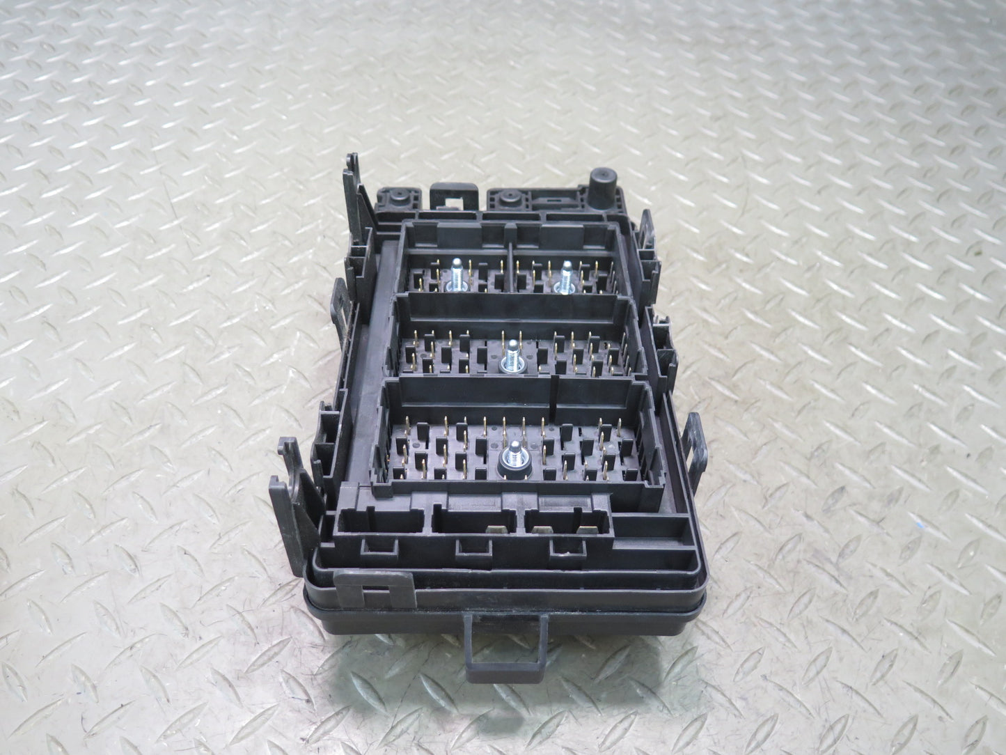 2004 Chevrolet SSR 5.3L Engine Fuse Box 15106508 OEM