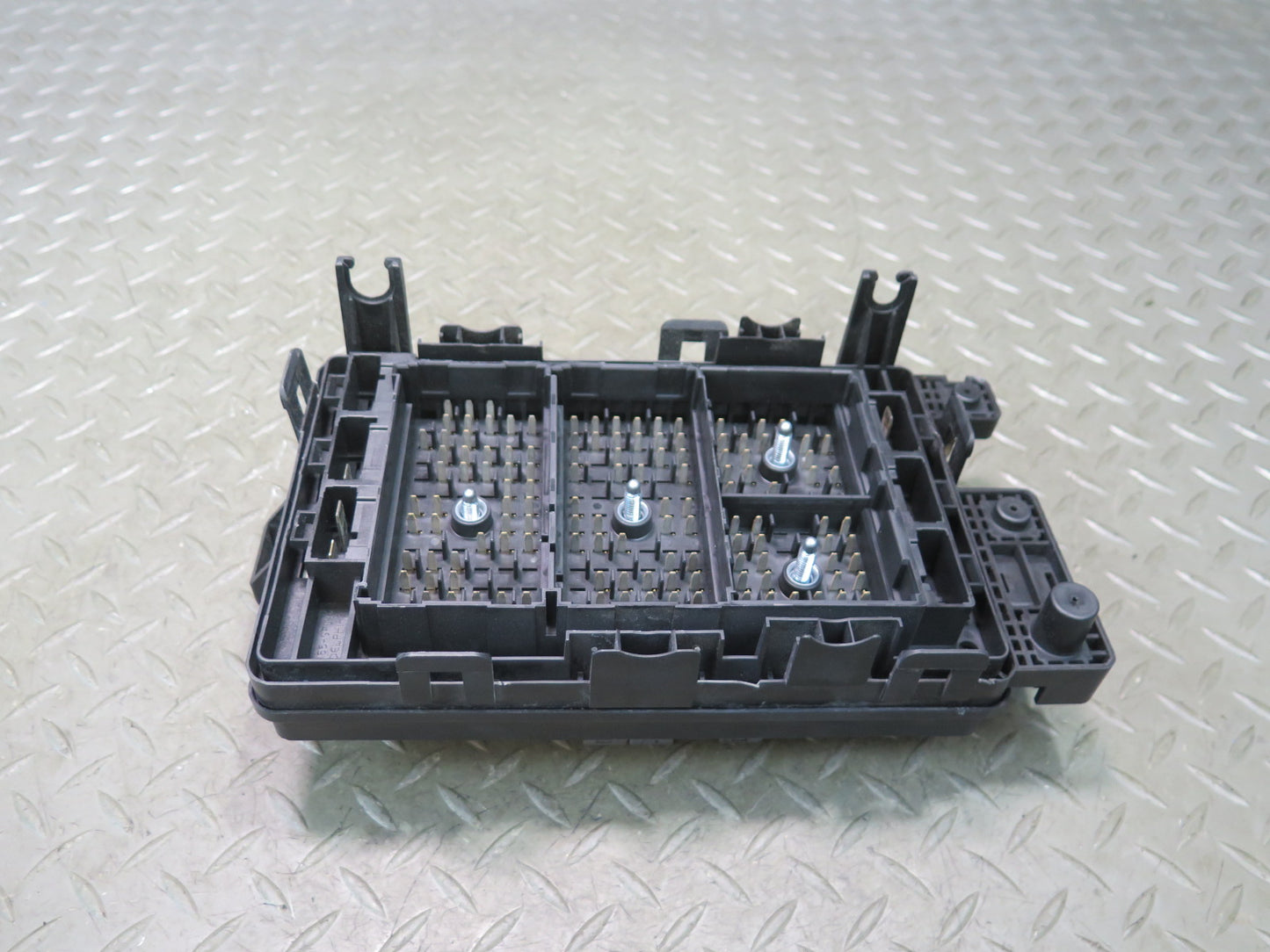 2004 Chevrolet SSR 5.3L Engine Fuse Box 15106508 OEM