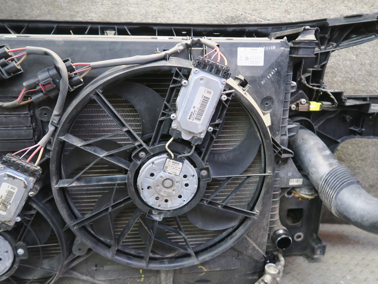 11-15 Audi 4L Q7 3.0L Radiator Core Support A/C Condenser Cooling Fan Set OEM