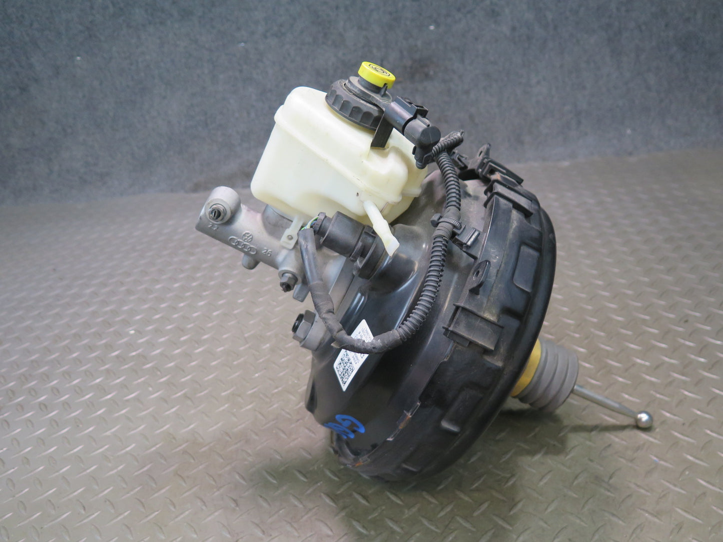 11-15 Audi 4L Q7 3.0L AWD Brake Master Cylinder Booster Fluid Reservoir OEM