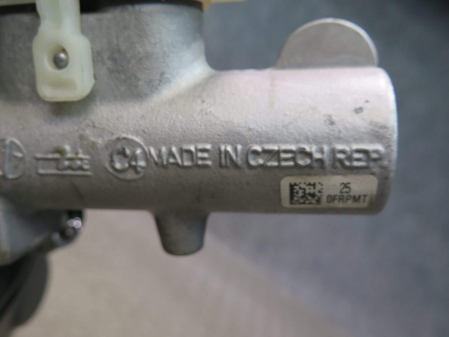 11-15 Audi 4L Q7 3.0L AWD Brake Master Cylinder Booster Fluid Reservoir OEM