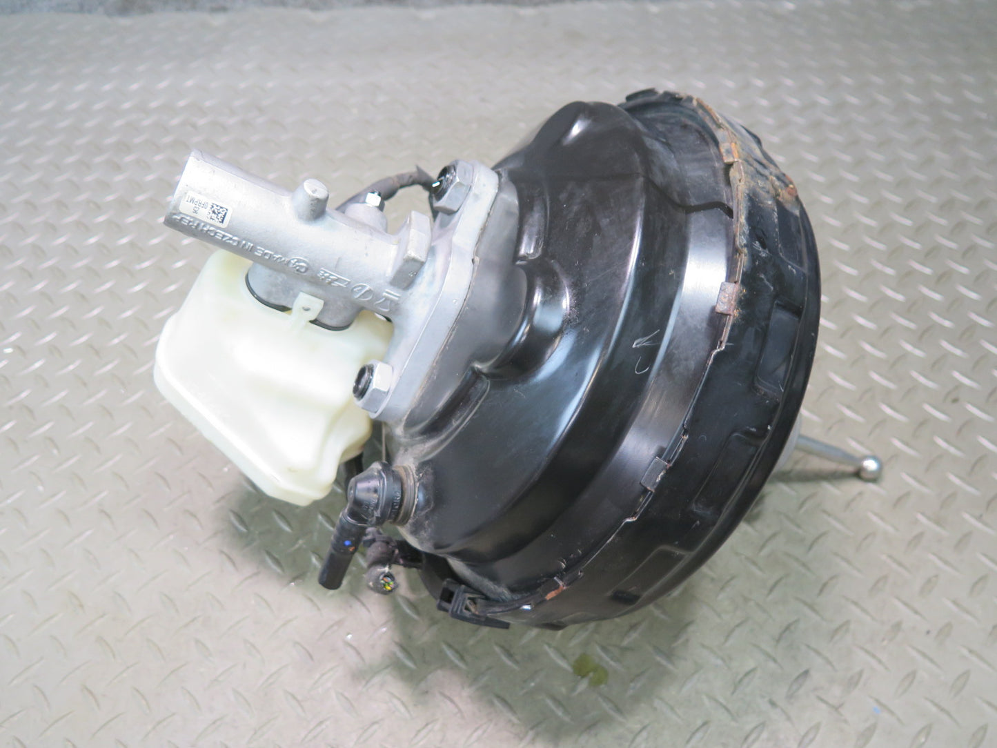 11-15 Audi 4L Q7 3.0L AWD Brake Master Cylinder Booster Fluid Reservoir OEM