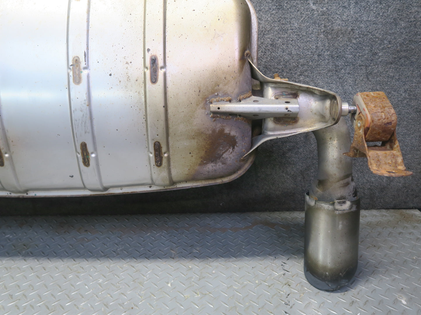 11-15 Audi 4L Q7 3.0L Rear Exhaust Muffler w Tips OEM