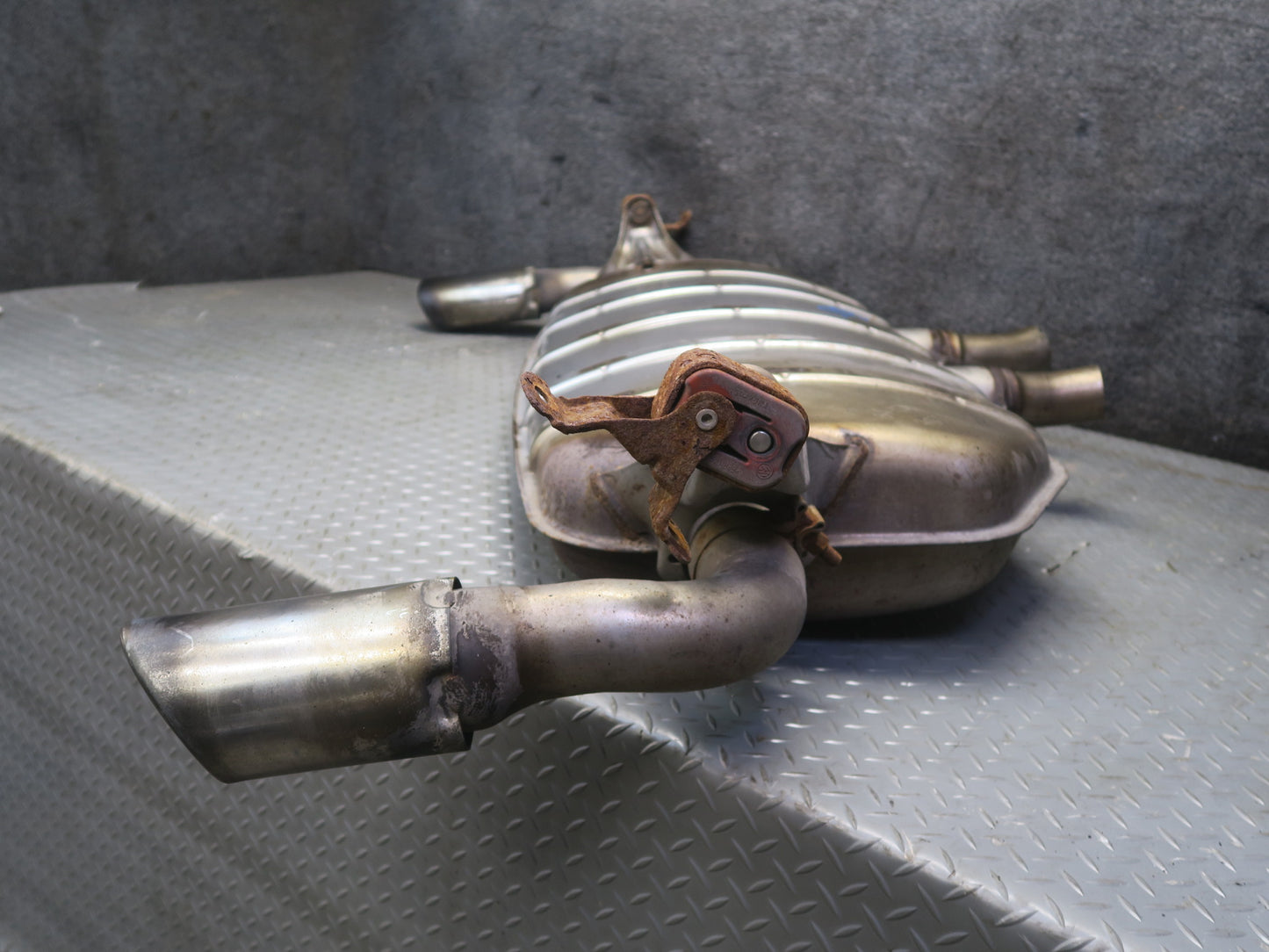 11-15 Audi 4L Q7 3.0L Rear Exhaust Muffler w Tips OEM