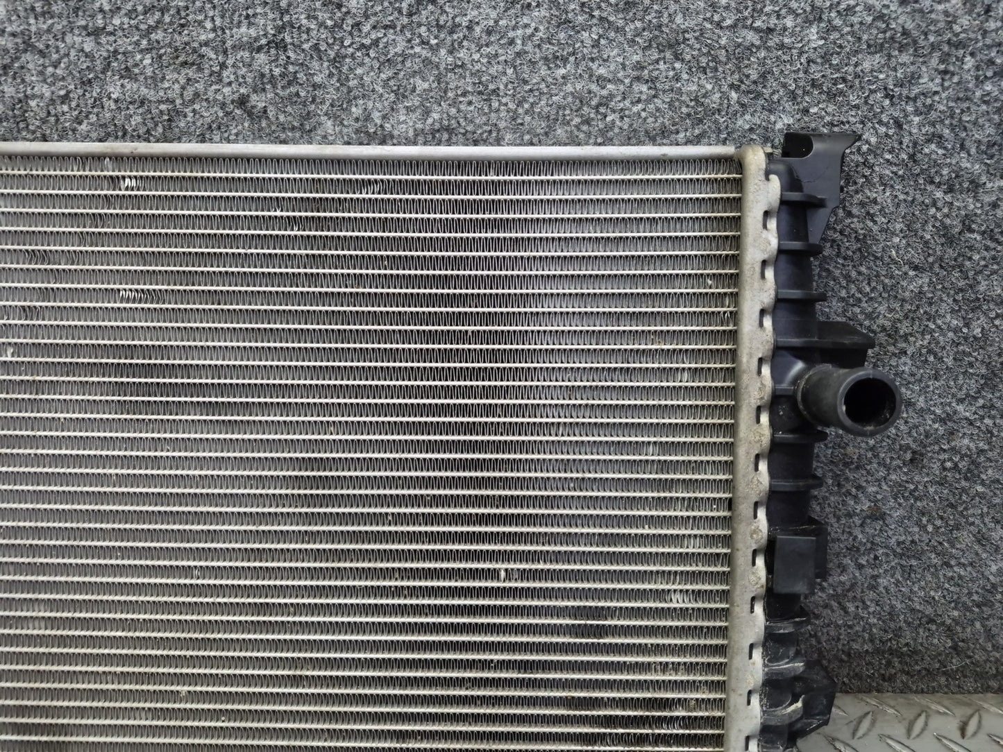 11-15 Audi 4L Q7 3.0L Left or Right Engine Secondary Auxiliary Radiator OEM