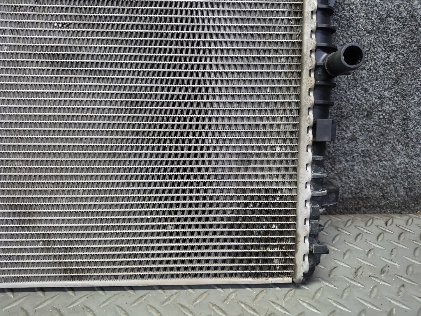 11-15 Audi 4L Q7 3.0L Left or Right Engine Secondary Auxiliary Radiator OEM