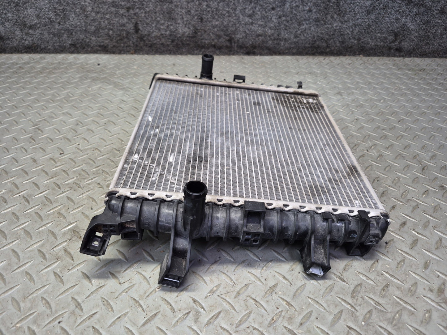 11-15 Audi 4L Q7 3.0L Left or Right Engine Secondary Auxiliary Radiator OEM