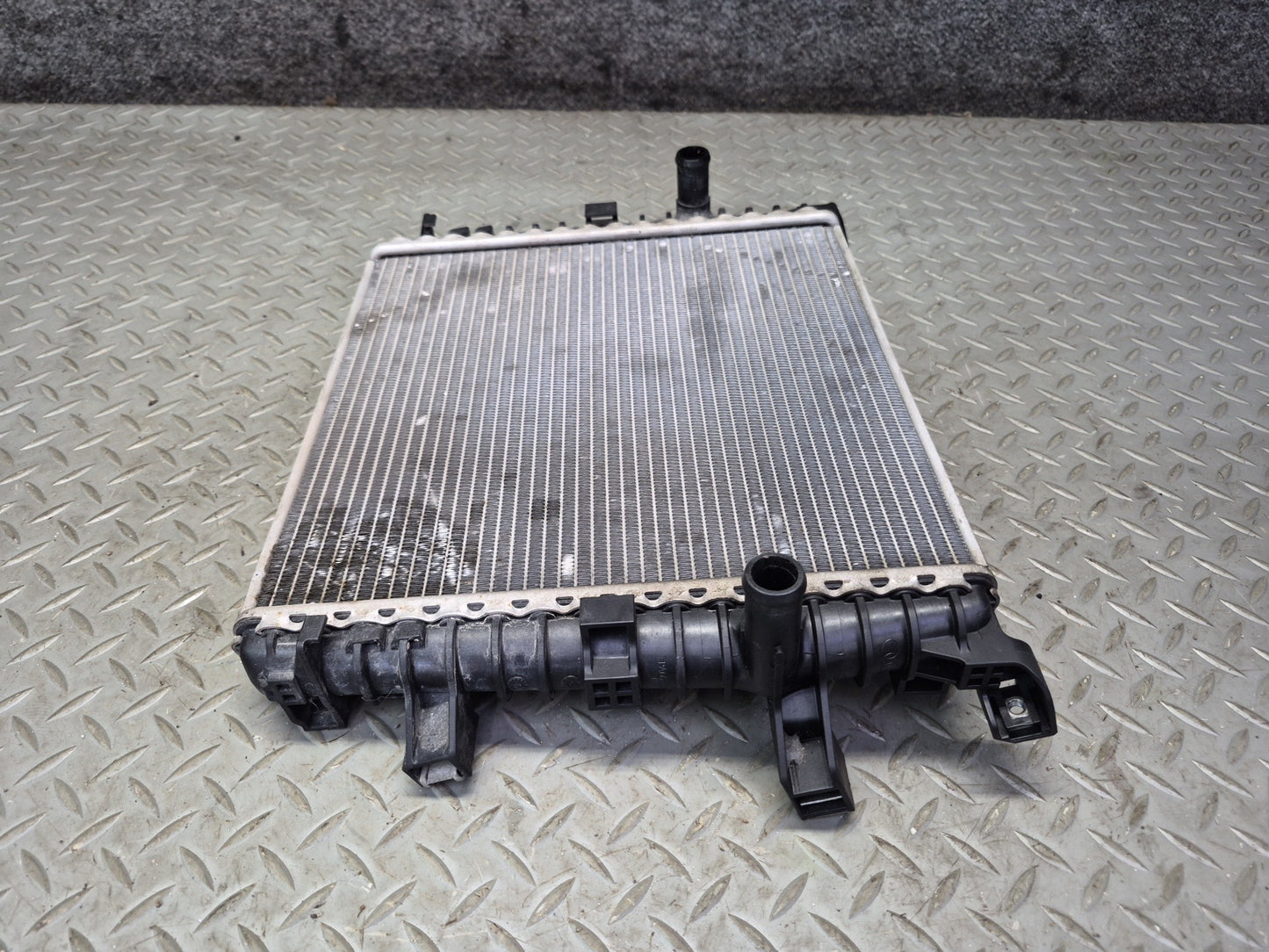 11-15 Audi 4L Q7 3.0L Left or Right Engine Secondary Auxiliary Radiator OEM