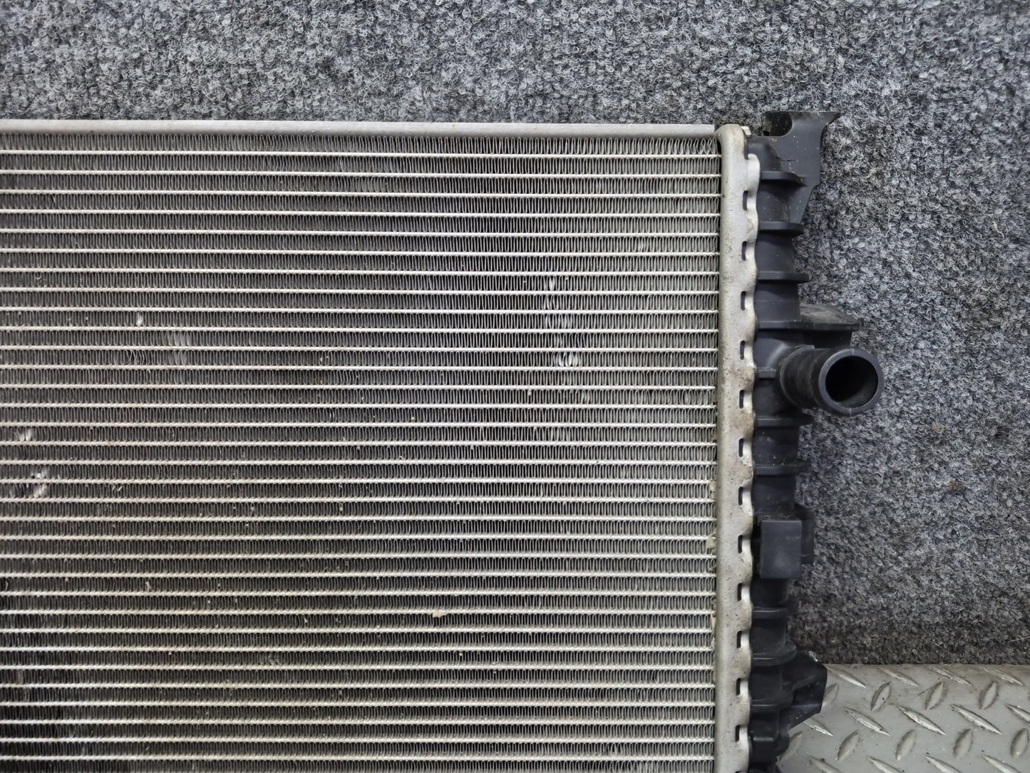 11-15 Audi 4L Q7 3.0L Left or Right Engine Secondary Auxiliary Radiator OEM