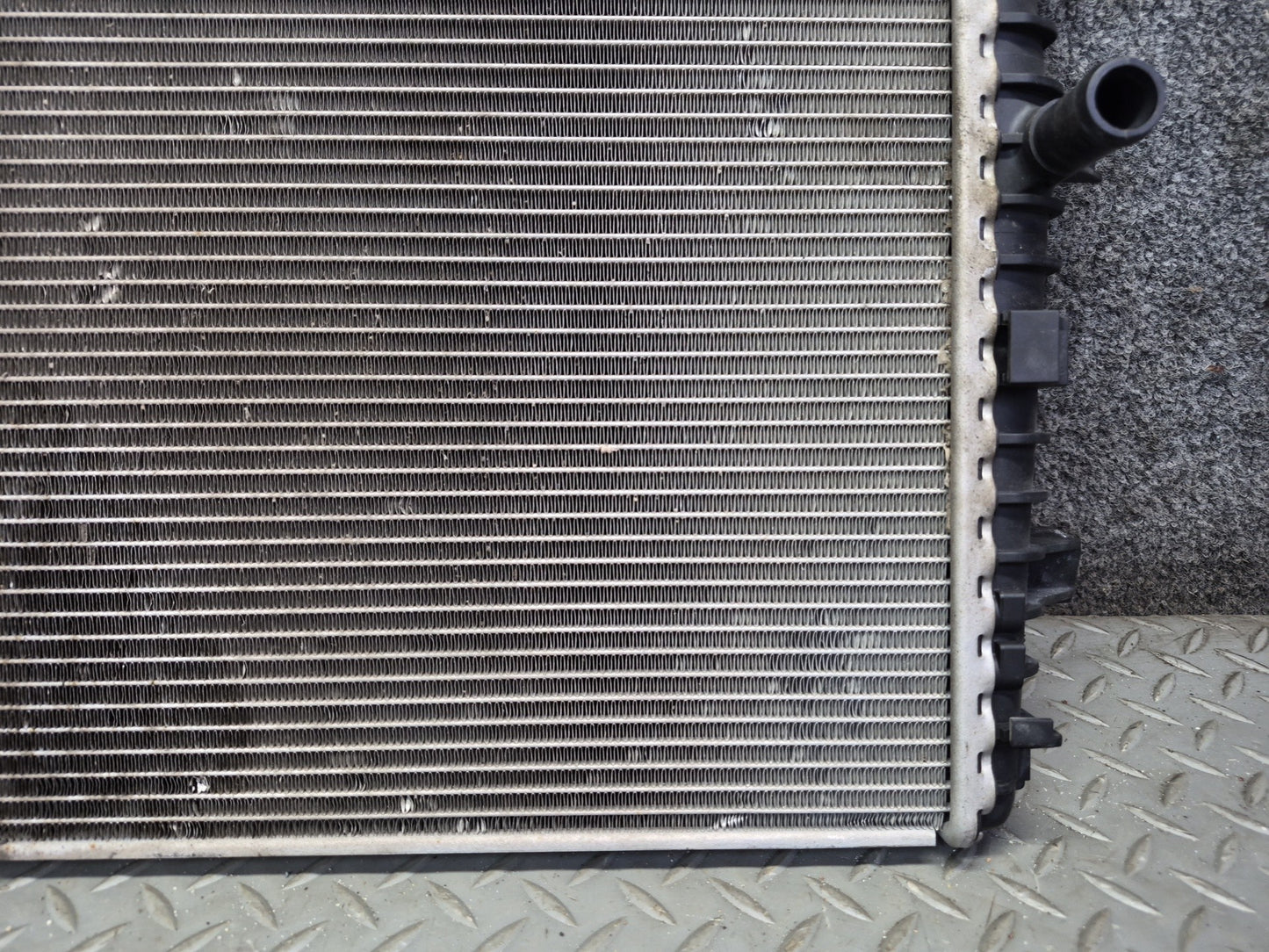 11-15 Audi 4L Q7 3.0L Left or Right Engine Secondary Auxiliary Radiator OEM