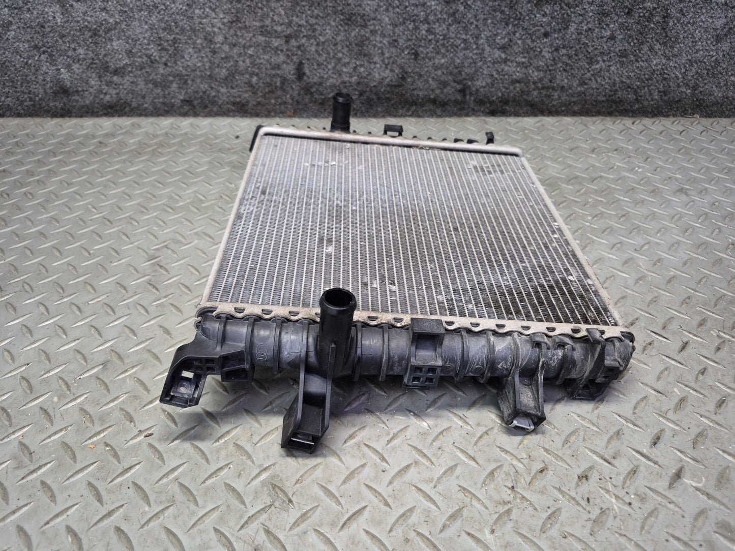 11-15 Audi 4L Q7 3.0L Left or Right Engine Secondary Auxiliary Radiator OEM