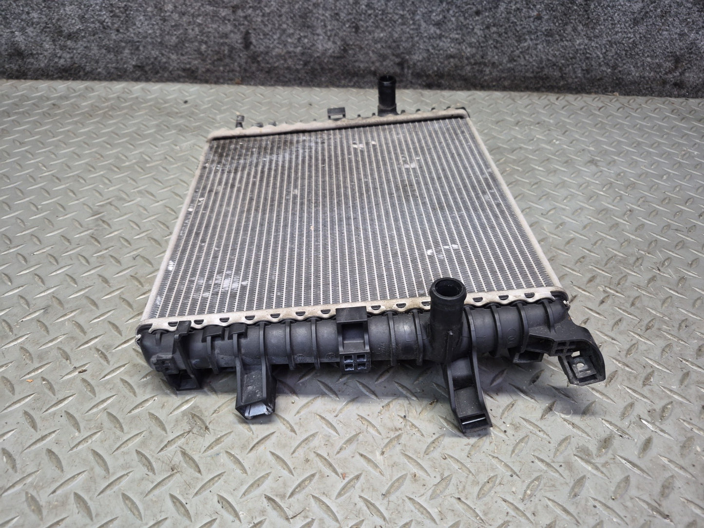 11-15 Audi 4L Q7 3.0L Left or Right Engine Secondary Auxiliary Radiator OEM