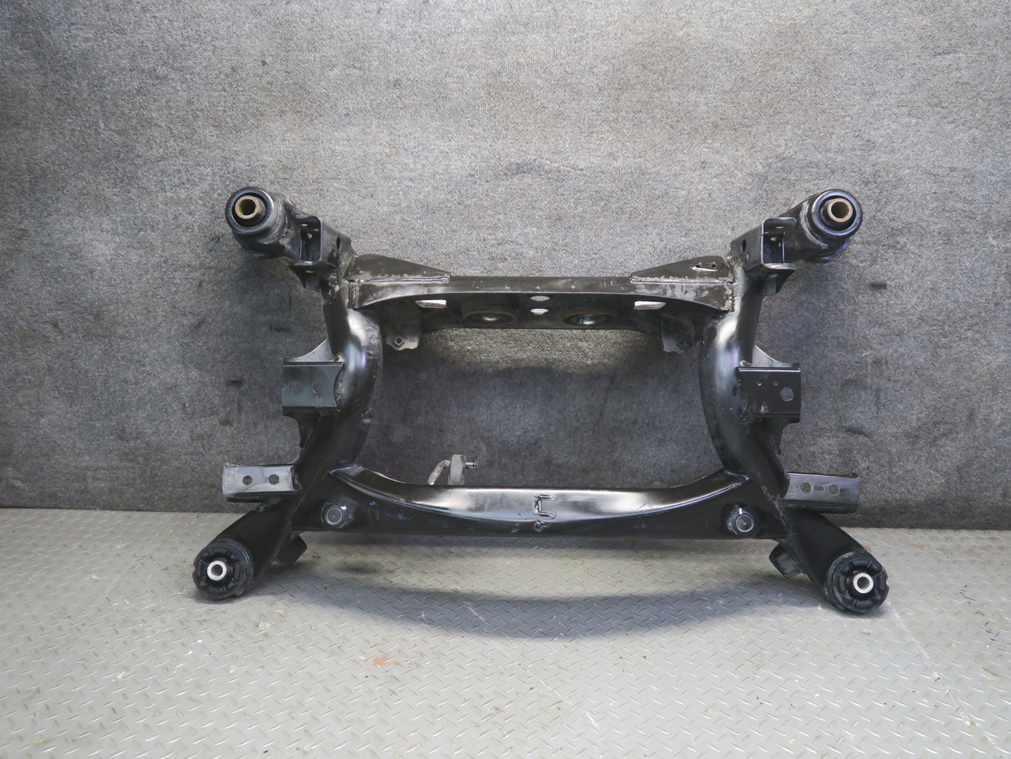 99-01 Toyota Crown JZS175 Rear Suspension Subframe Crossmember Cradle 51K OEM