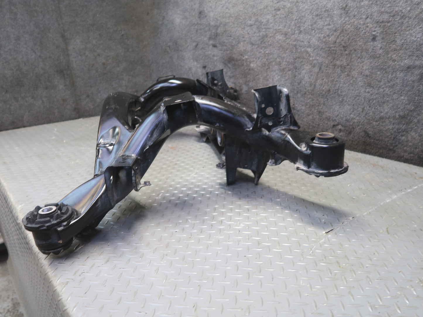 99-01 Toyota Crown JZS175 Rear Suspension Subframe Crossmember Cradle 51K OEM