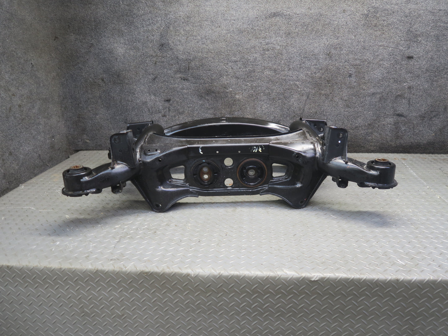 99-01 Toyota Crown JZS175 Rear Suspension Subframe Crossmember Cradle 51K OEM