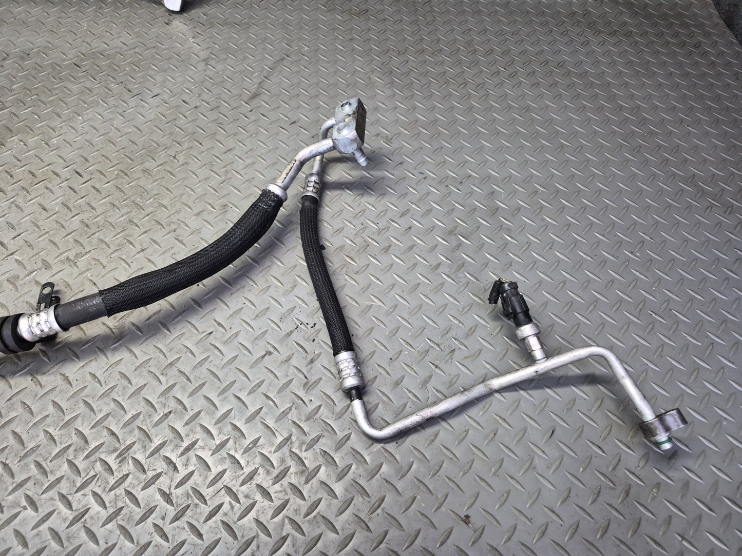 02-05 Ford Thunderbird A/C Air Condition Hose Pipe Line Dryer Set OEM