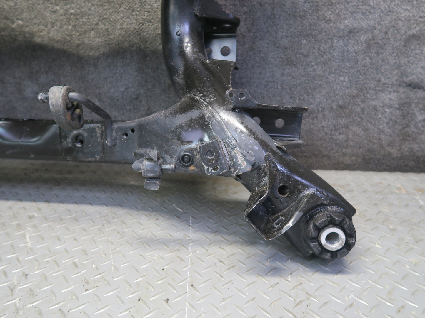 99-01 Toyota Crown JZS175 Rear Suspension Subframe Crossmember Cradle 51K OEM