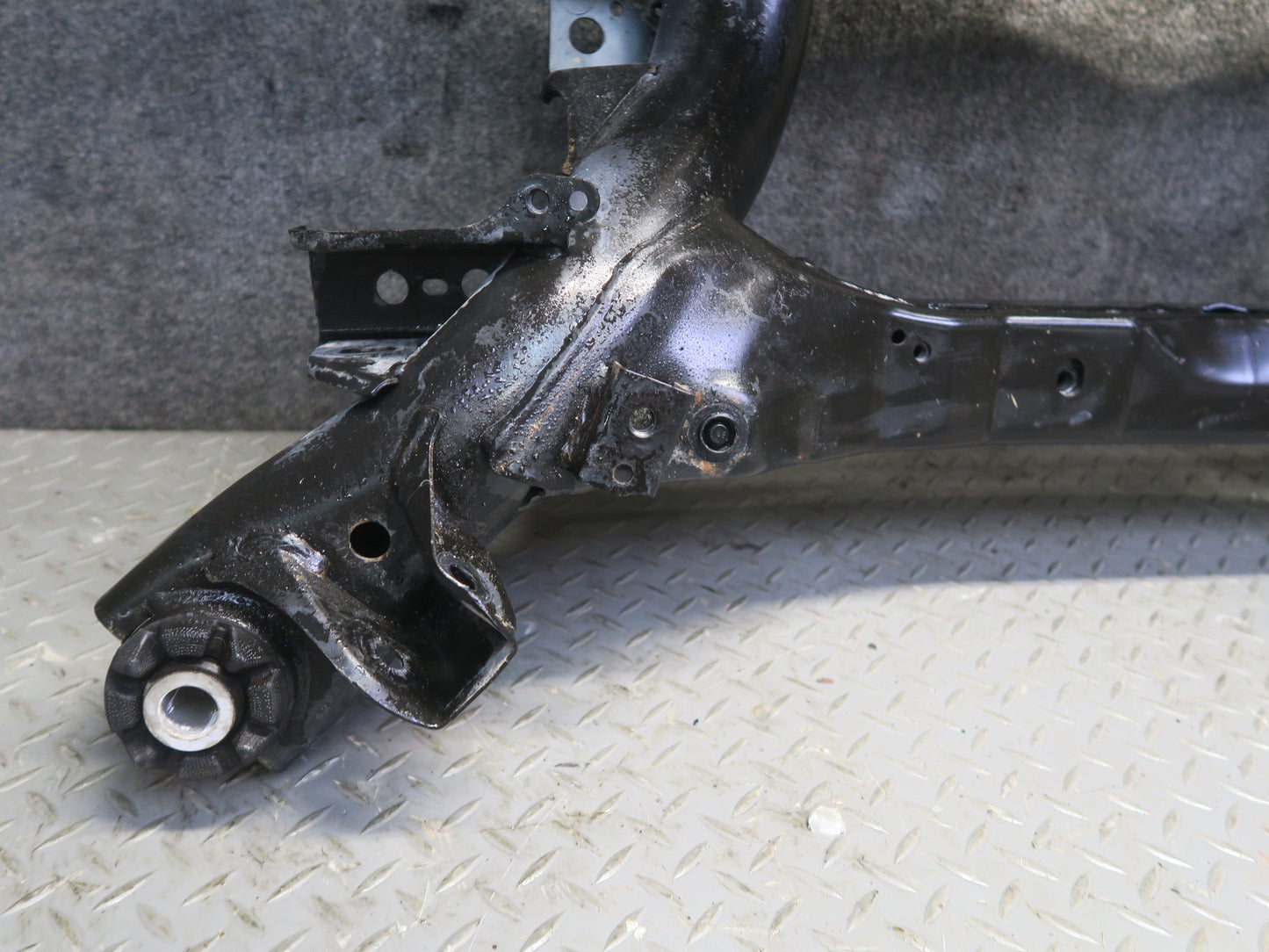 99-01 Toyota Crown JZS175 Rear Suspension Subframe Crossmember Cradle 51K OEM