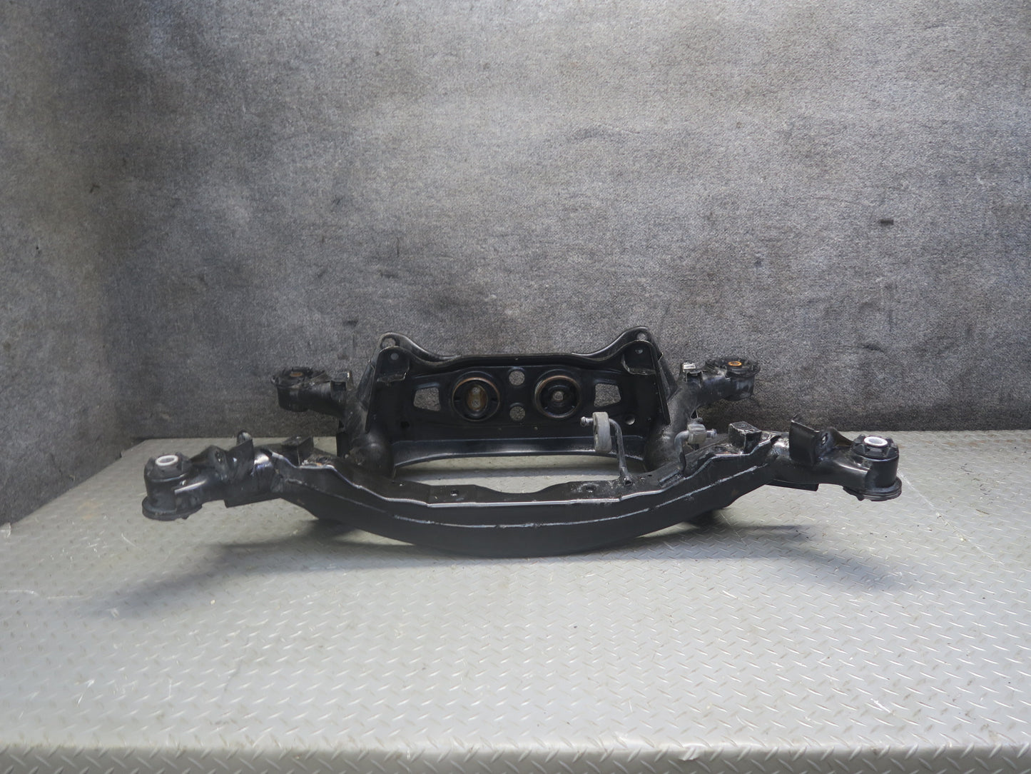 99-01 Toyota Crown JZS175 Rear Suspension Subframe Crossmember Cradle 51K OEM