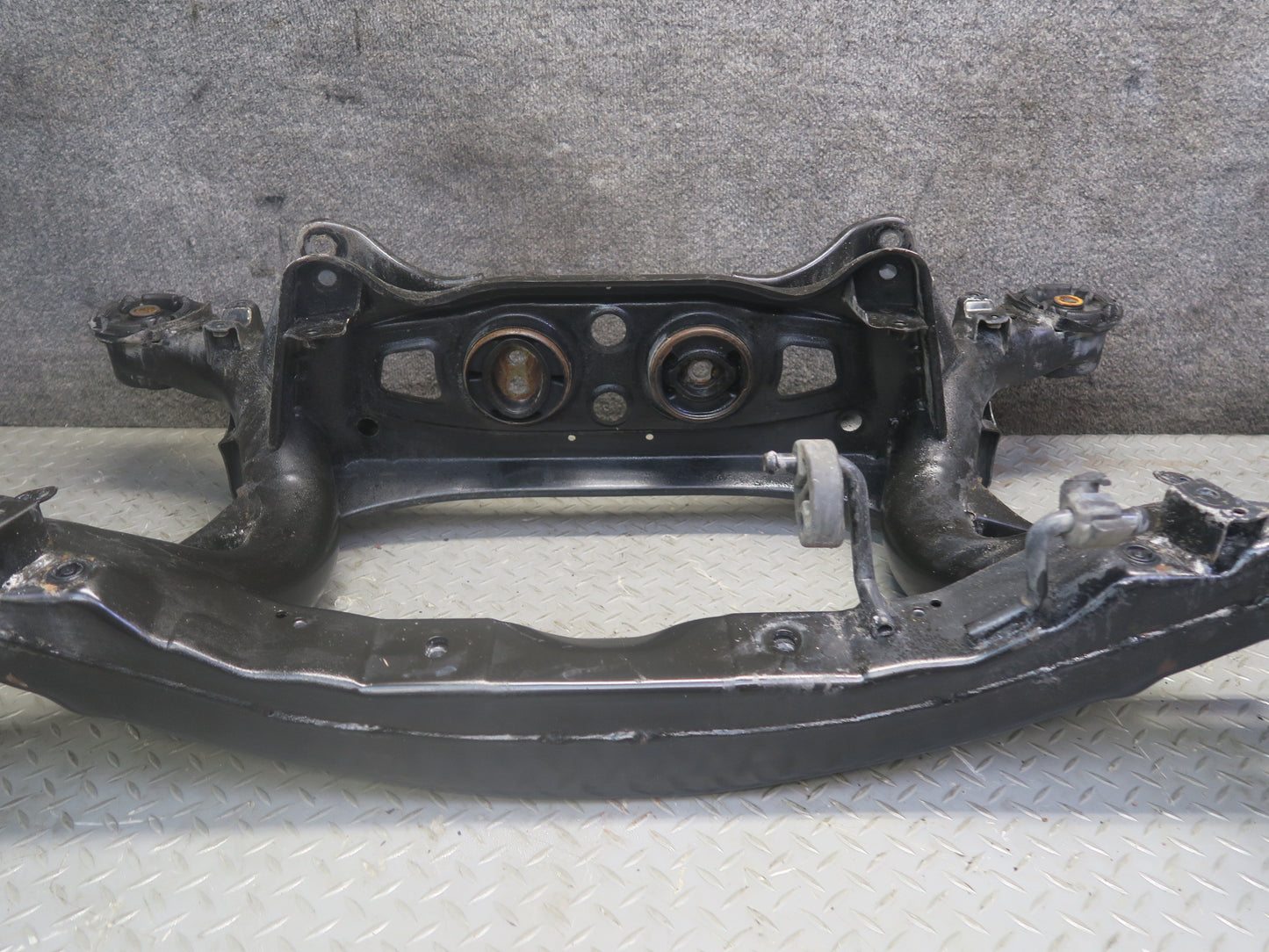 99-01 Toyota Crown JZS175 Rear Suspension Subframe Crossmember Cradle 51K OEM