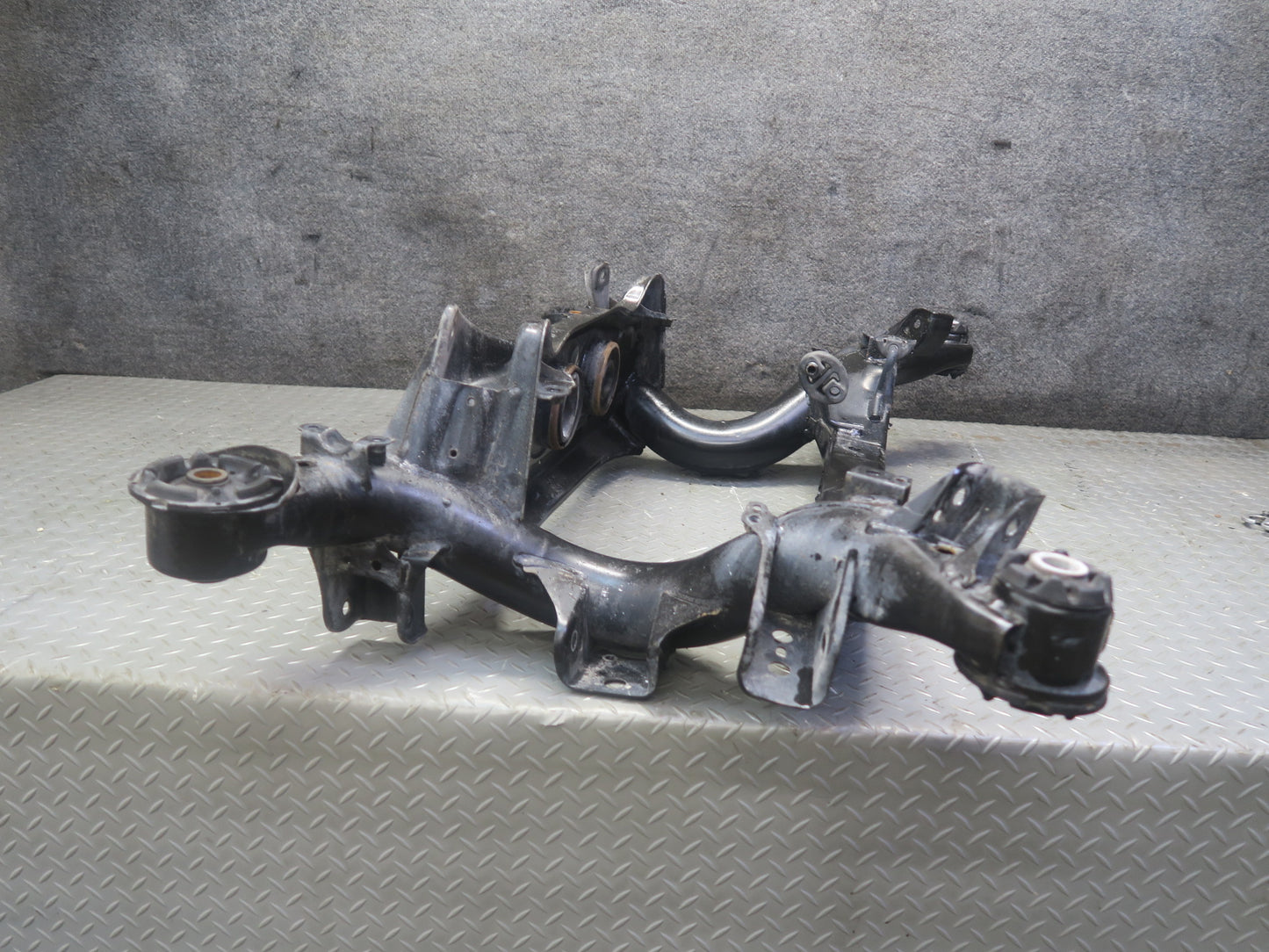 99-01 Toyota Crown JZS175 Rear Suspension Subframe Crossmember Cradle 51K OEM
