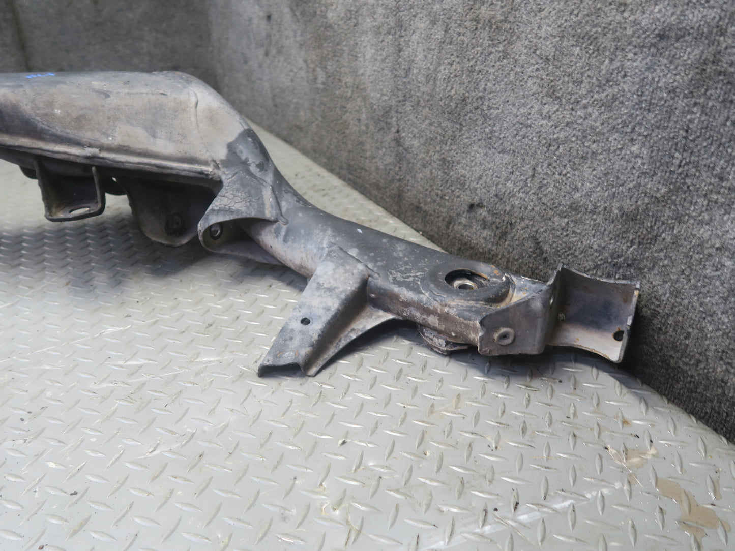 86-89 Mercedes R107 560SL Rear Suspension Crossmember Subframe K-frame Cradle