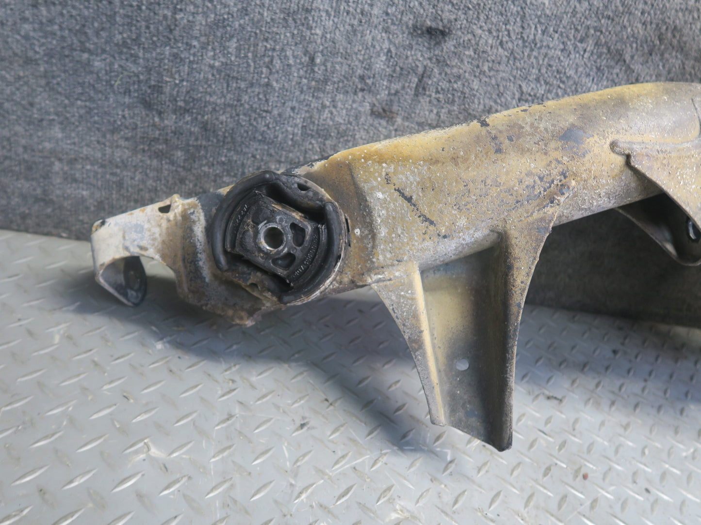 86-89 Mercedes R107 560SL Rear Suspension Crossmember Subframe K-frame Cradle