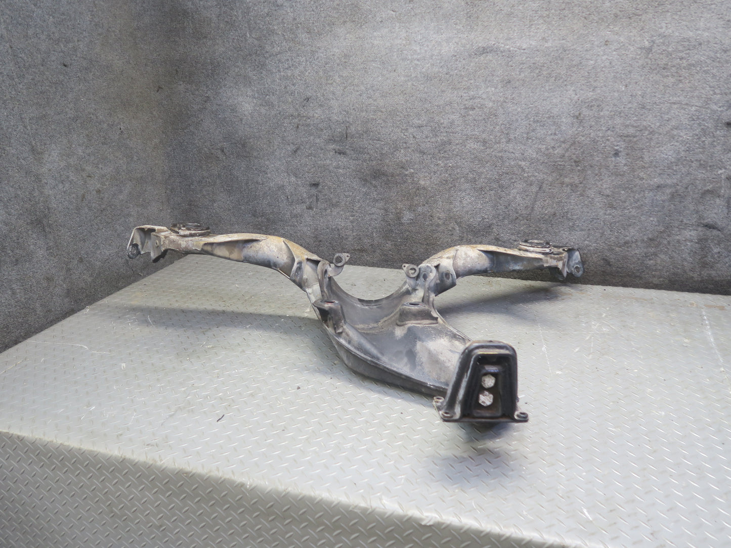 86-89 Mercedes R107 560SL Rear Suspension Crossmember Subframe K-frame Cradle