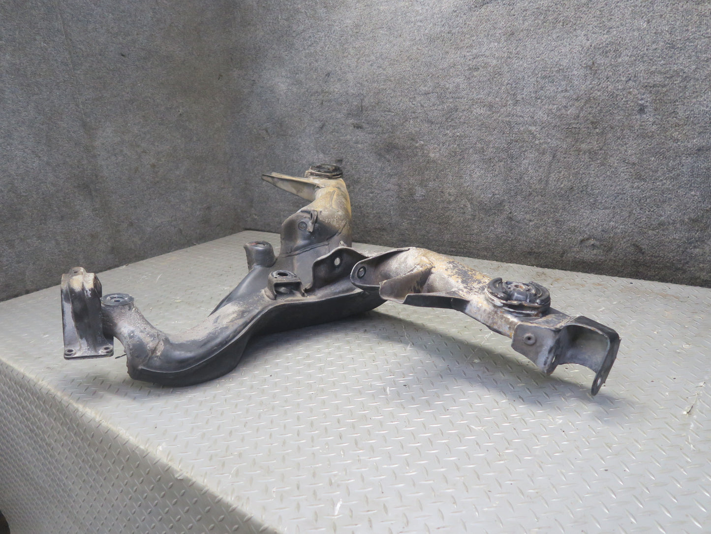 86-89 Mercedes R107 560SL Rear Suspension Crossmember Subframe K-frame Cradle