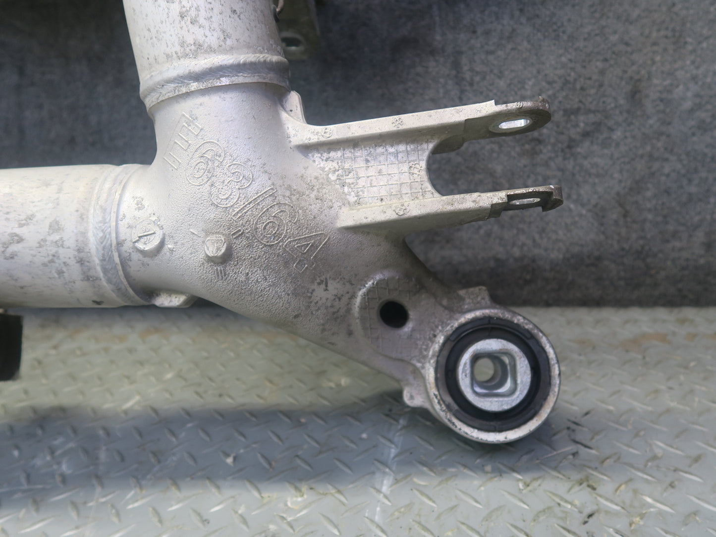 2006-2010 BMW E63 E64 M6 Rear Subframe Crossmember Cradle Axle Carrier