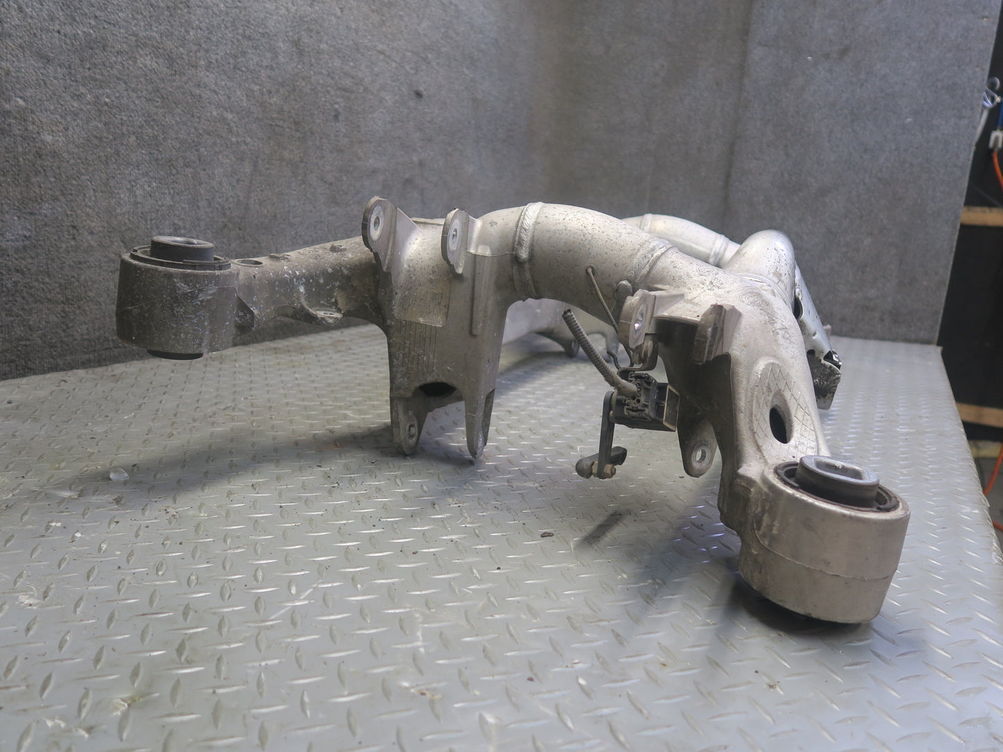 2006-2010 BMW E63 E64 M6 Rear Subframe Crossmember Cradle Axle Carrier