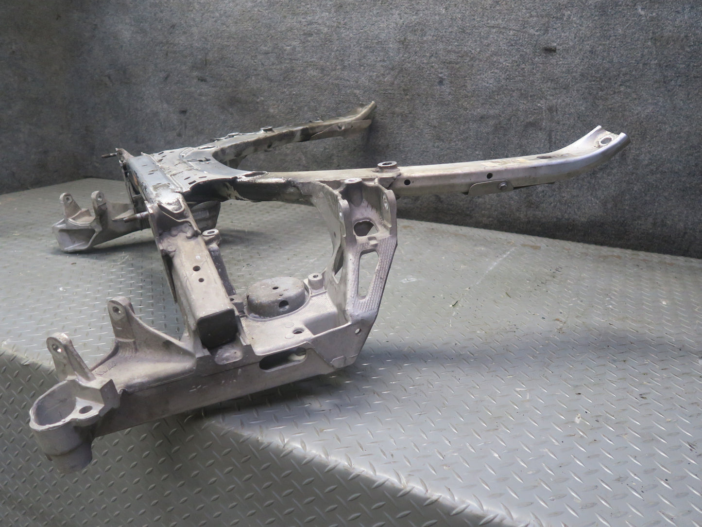 2006-2010 BMW E63 E64 M6 Front Subframe Crossmember Cradle Axle Carrier