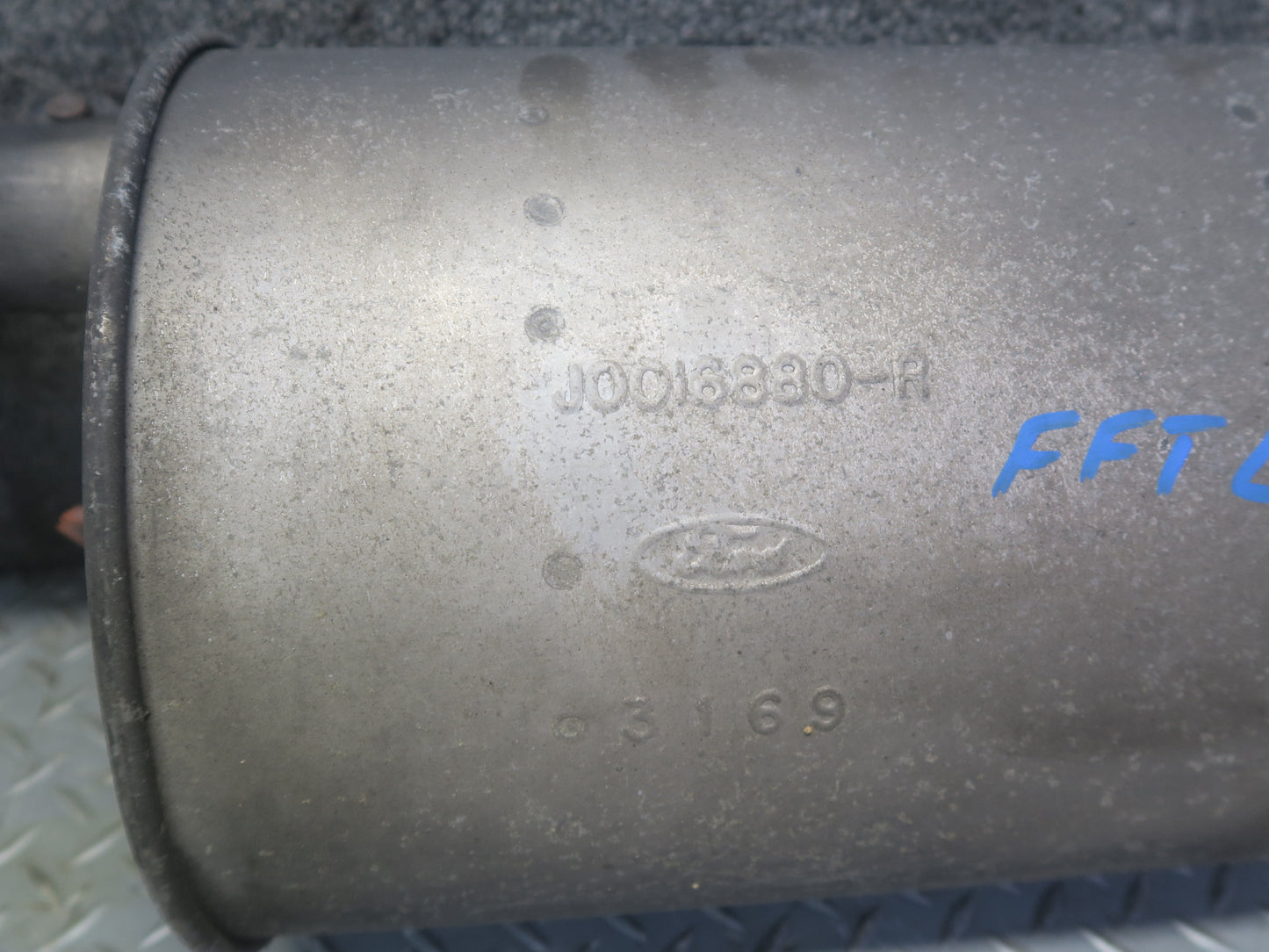 02-05 Ford Thunderbird Set of 2 Rear Left & Right Exhaust Muffler w Tips OEM