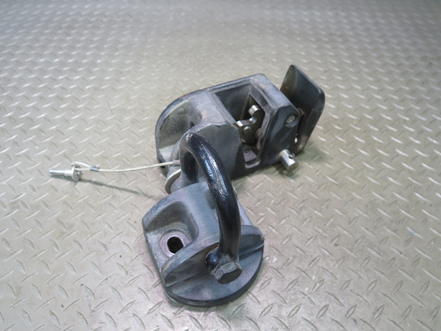 2003-2009 Hummer H2 Spare Tire Bracket Carrier Latch Hinge w Hook 15200394