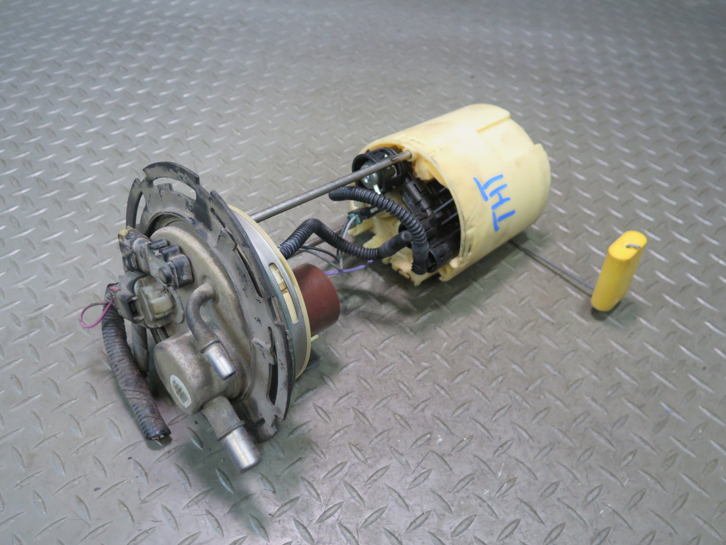 2005-2007 Hummer H2 Fuel Pump Level Sensor Assembly 15138556