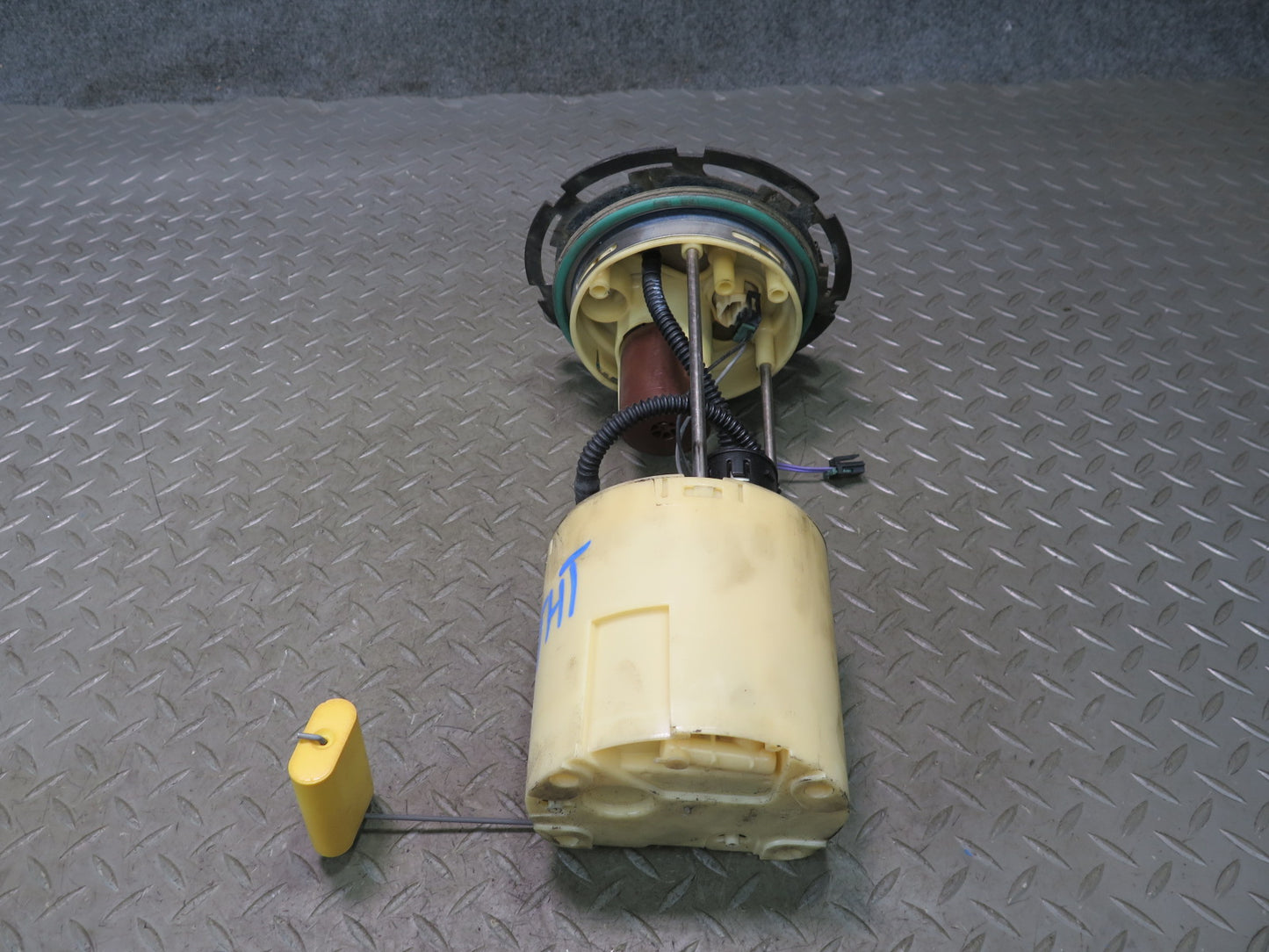 2005-2007 Hummer H2 Fuel Pump Level Sensor Assembly 15138556