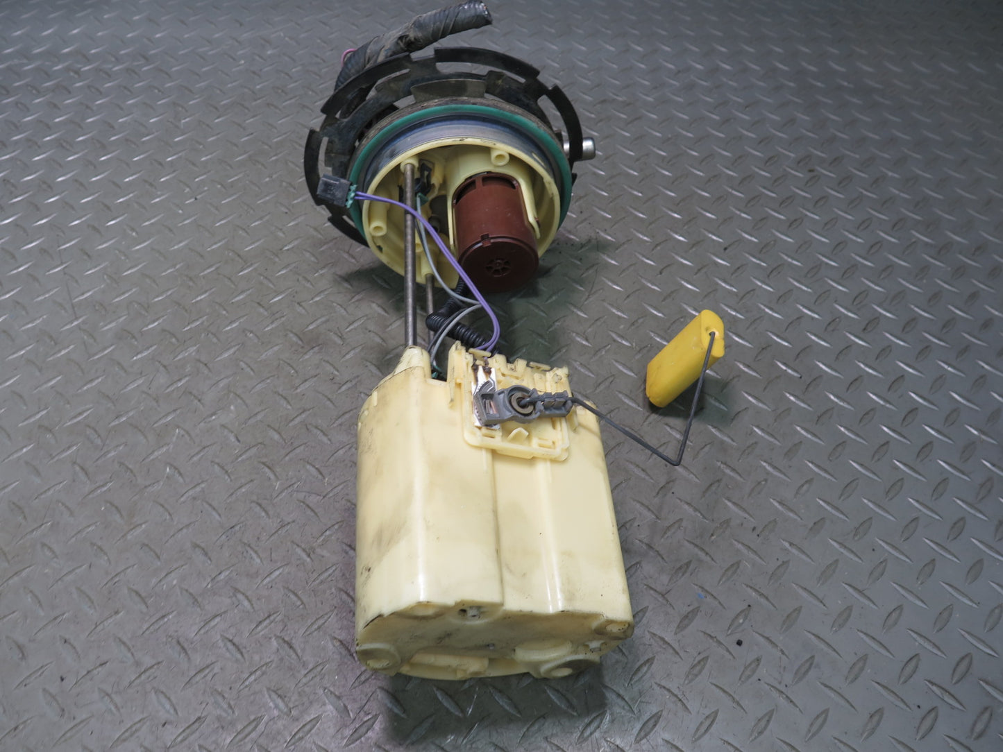 2005-2007 Hummer H2 Fuel Pump Level Sensor Assembly 15138556
