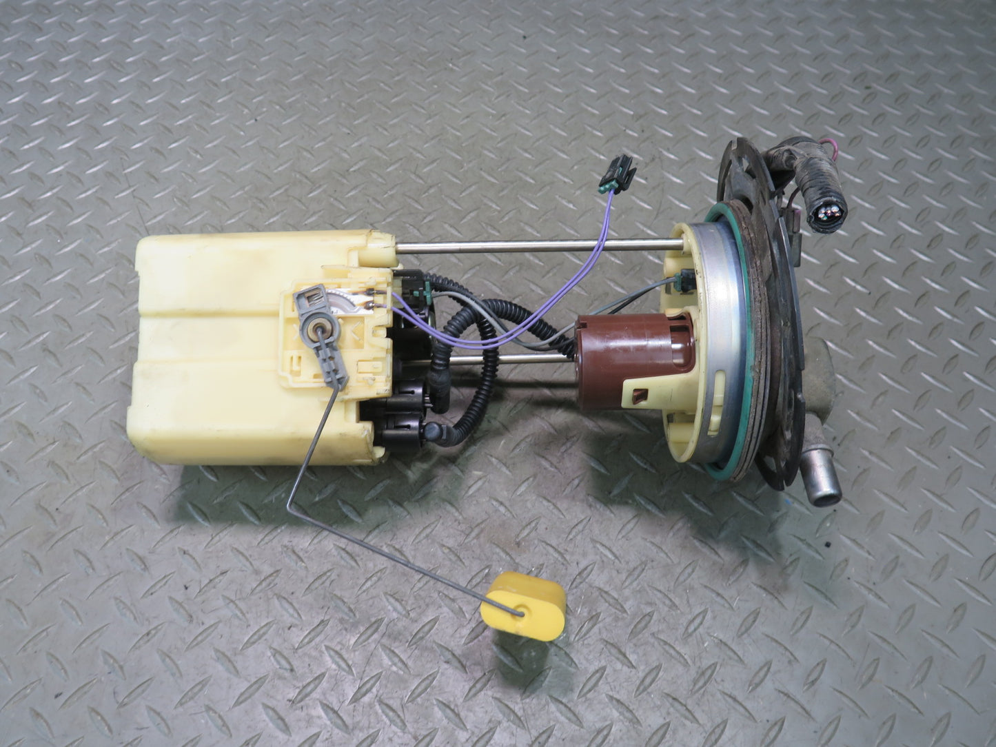 2005-2007 Hummer H2 Fuel Pump Level Sensor Assembly 15138556