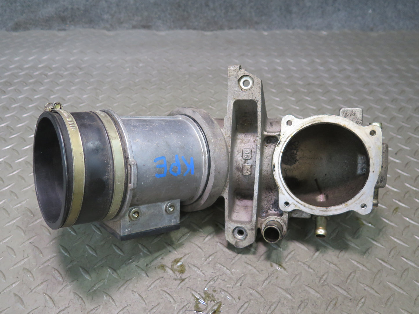 1985-1986 Porsche 928 S 5.0L V8 Engine Air Intake Throttle Body Assembly