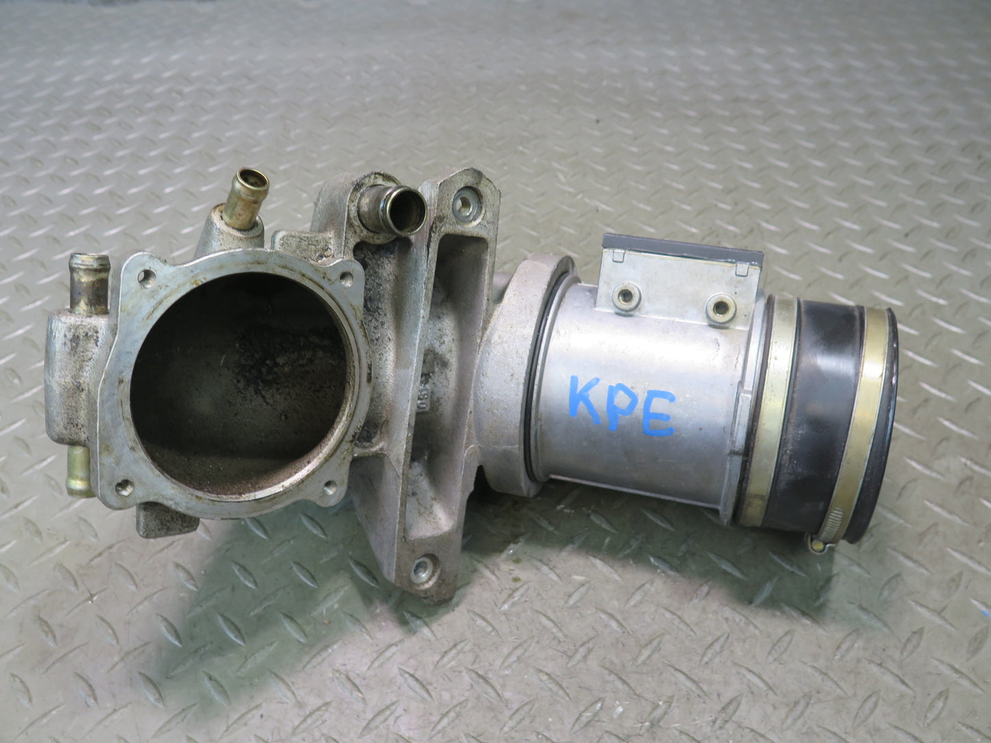 1985-1986 Porsche 928 S 5.0L V8 Engine Air Intake Throttle Body Assembly