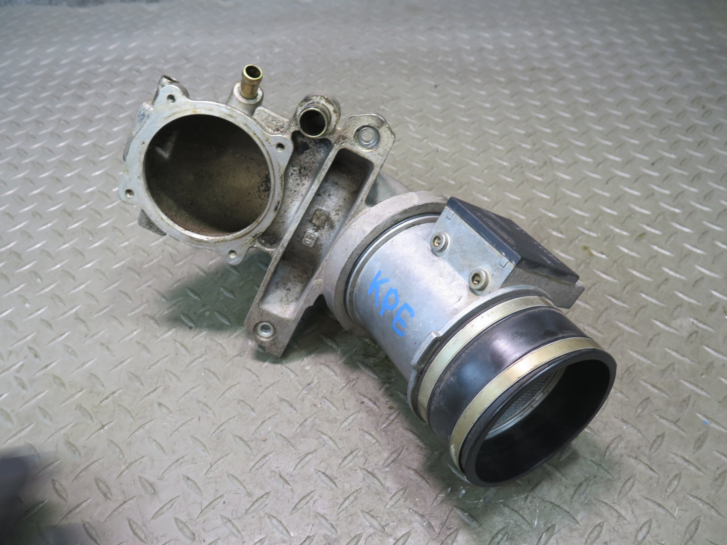 1985-1986 Porsche 928 S 5.0L V8 Engine Air Intake Throttle Body Assembly