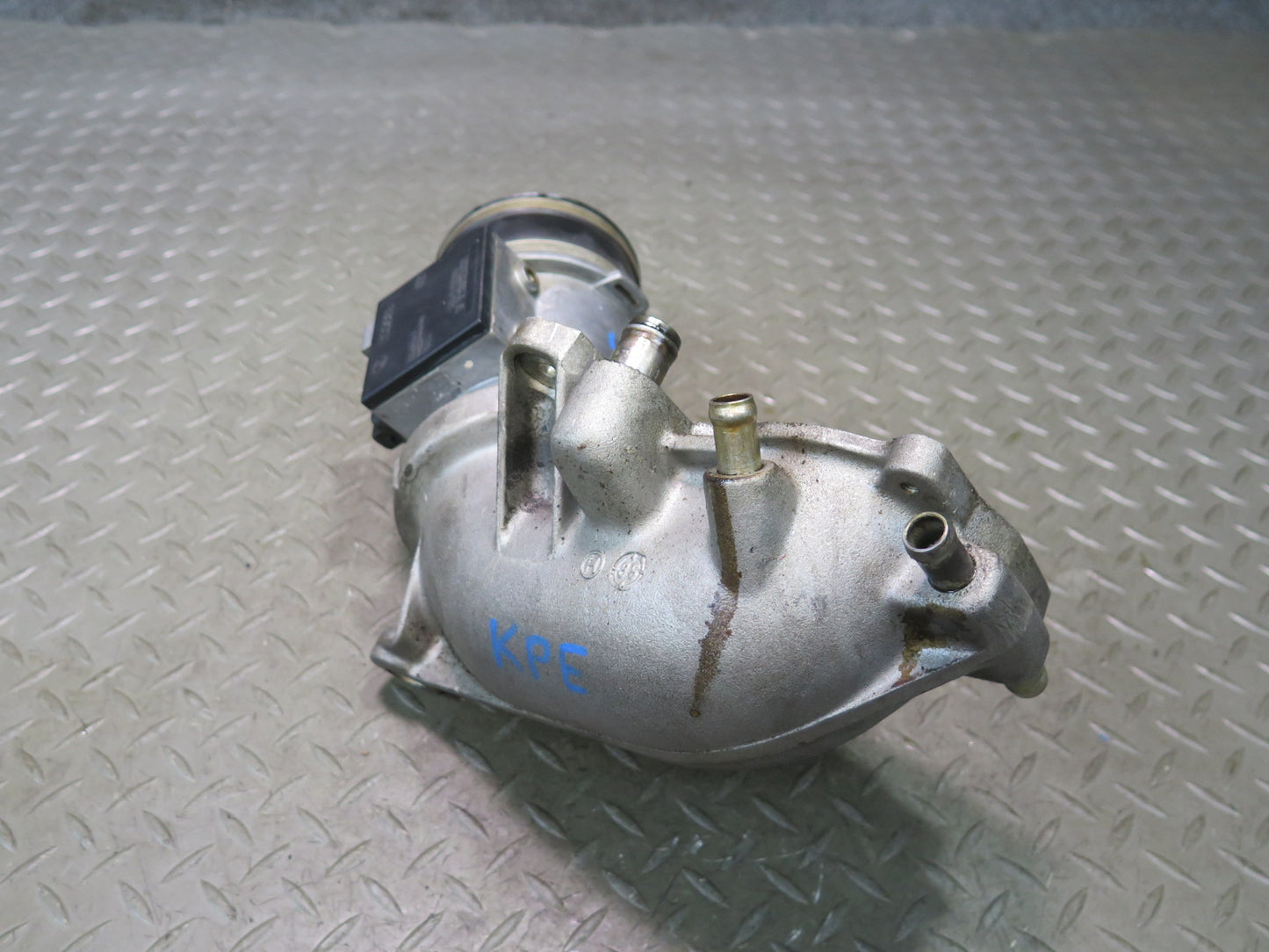 1985-1986 Porsche 928 S 5.0L V8 Engine Air Intake Throttle Body Assembly
