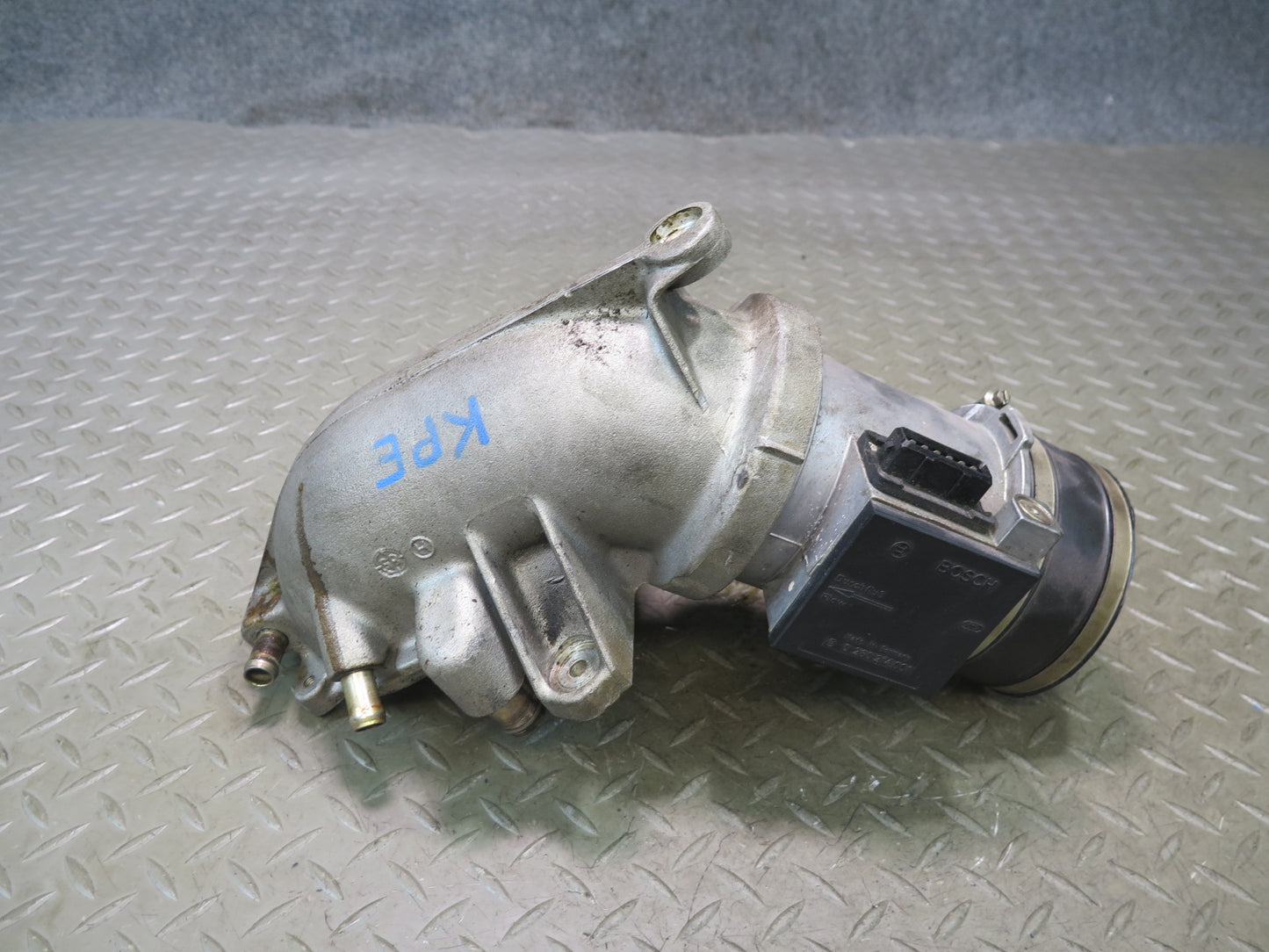 1985-1986 Porsche 928 S 5.0L V8 Engine Air Intake Throttle Body Assembly