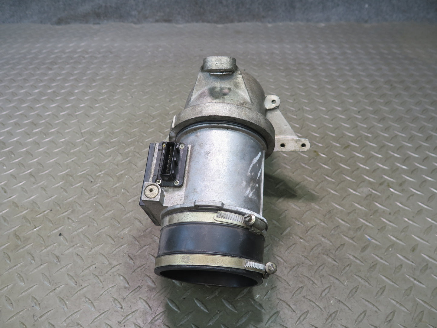 1985-1986 Porsche 928 S 5.0L V8 Engine Air Intake Throttle Body Assembly