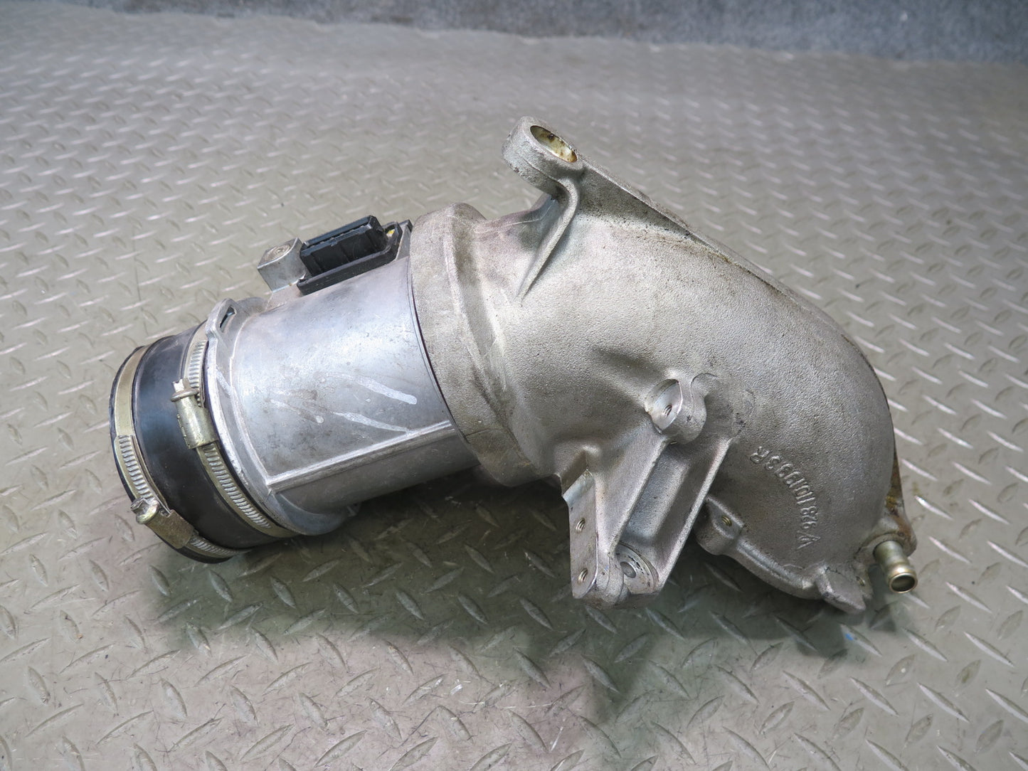 1985-1986 Porsche 928 S 5.0L V8 Engine Air Intake Throttle Body Assembly