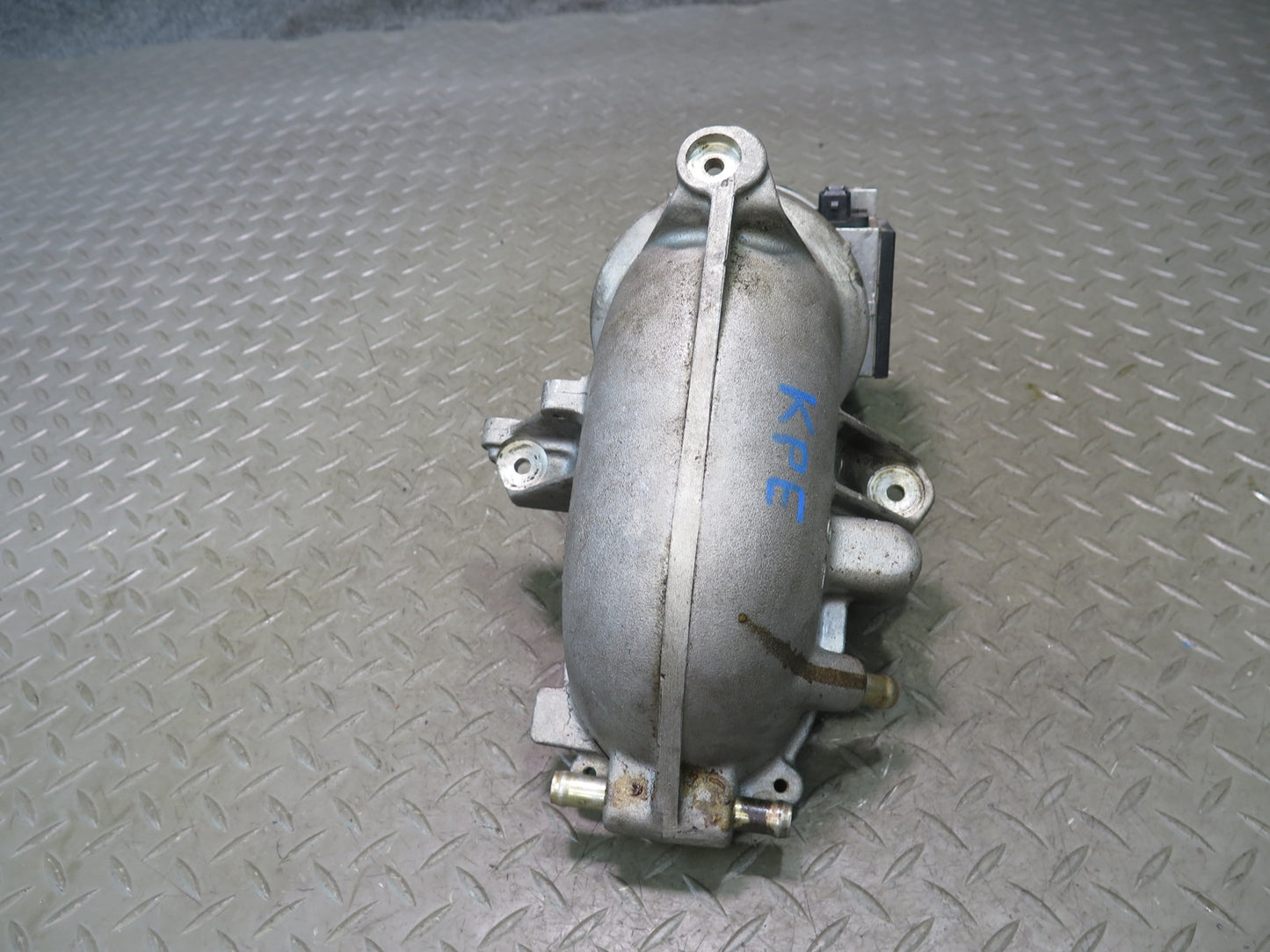 1985-1986 Porsche 928 S 5.0L V8 Engine Air Intake Throttle Body Assembly