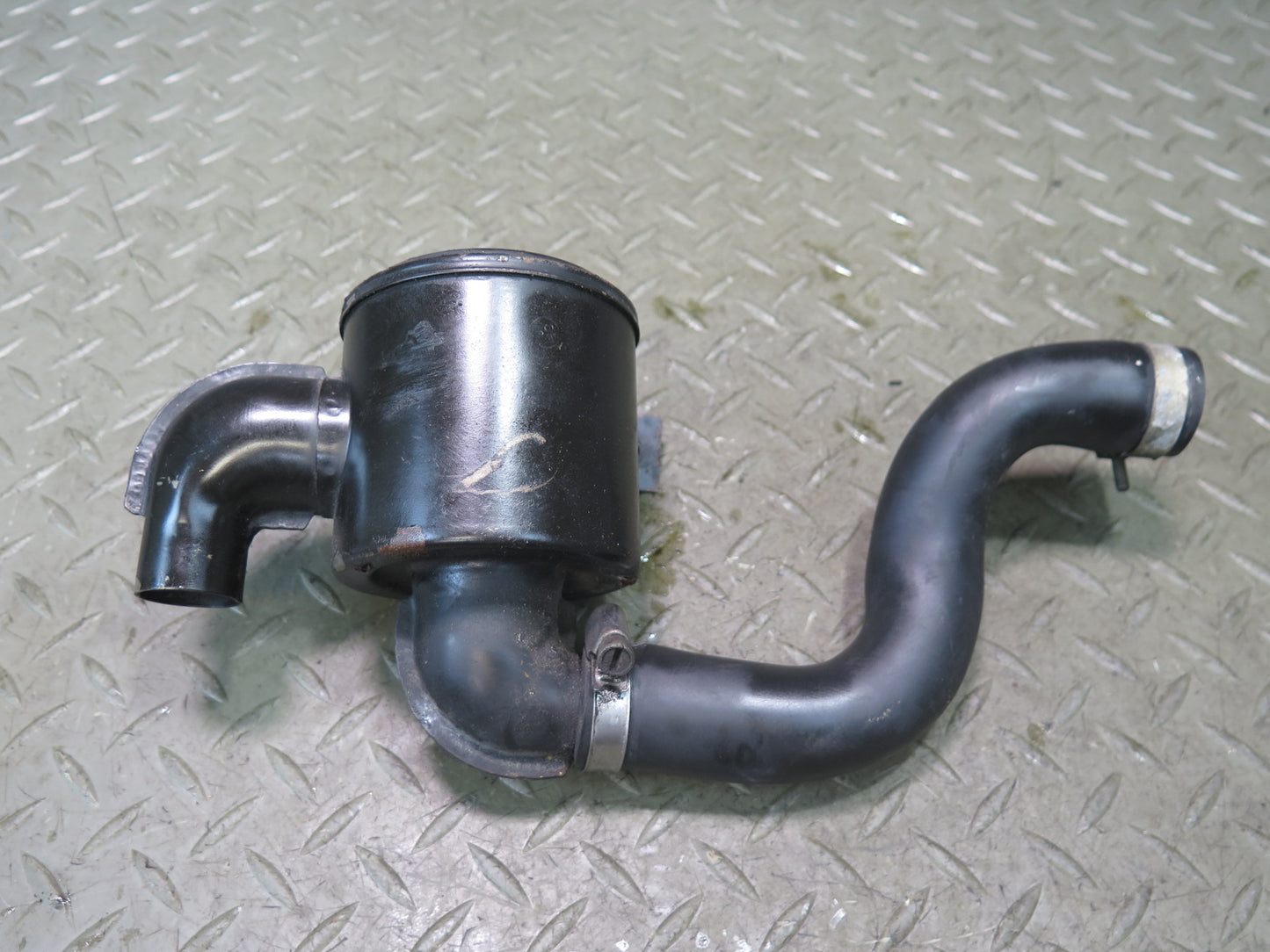 1985-1986 Porsche 928 S 5.0L V8 Smog Pump Air Cleaner Filter Canister 9281131450