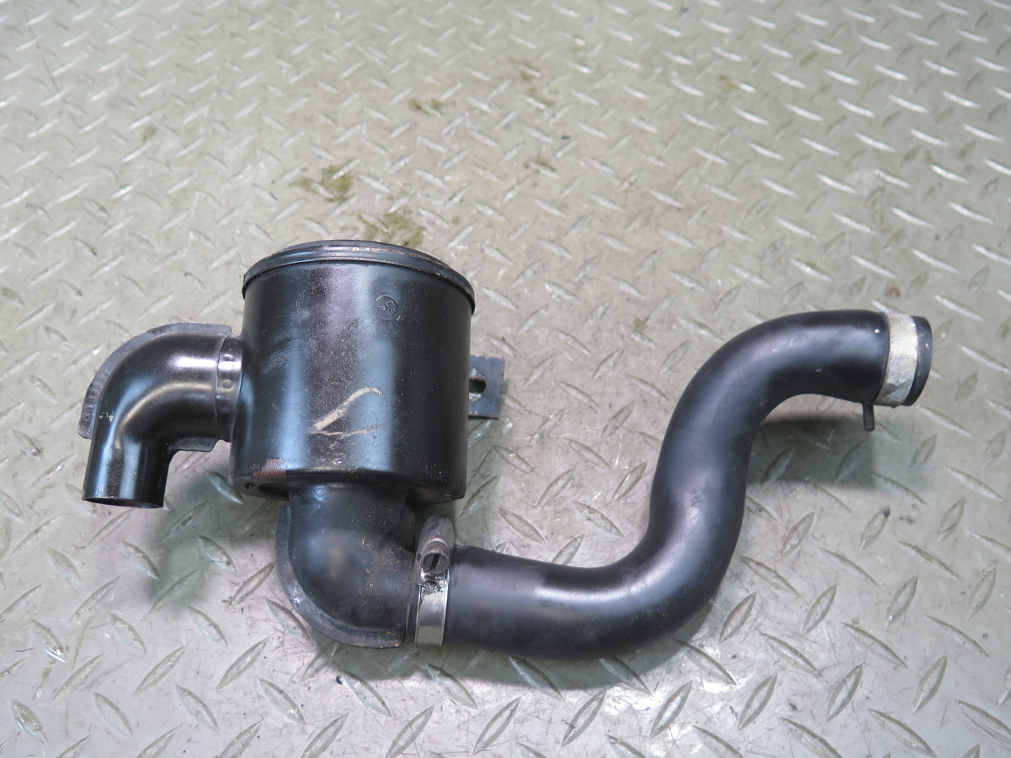 1985-1986 Porsche 928 S 5.0L V8 Smog Pump Air Cleaner Filter Canister 9281131450
