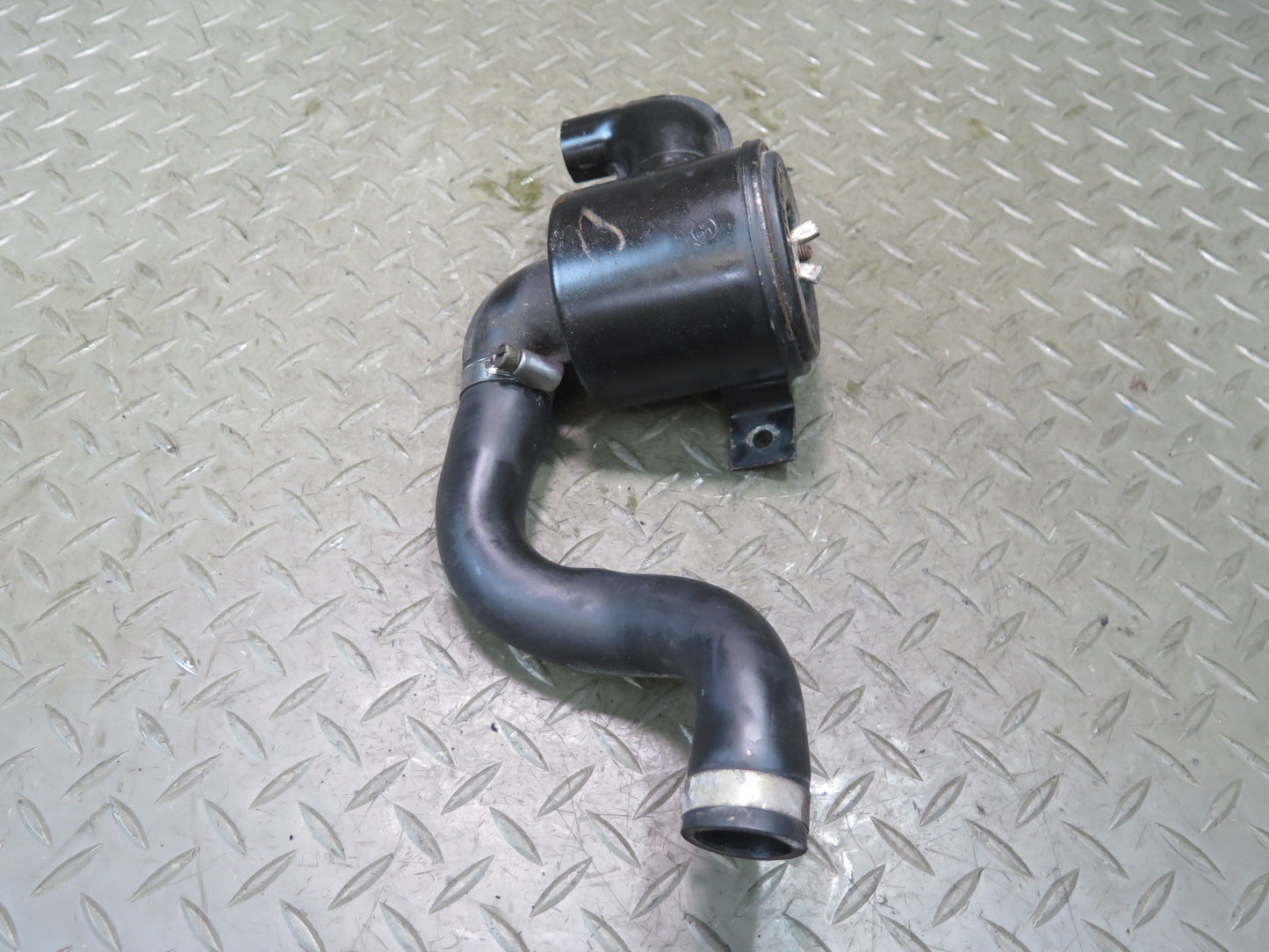 1985-1986 Porsche 928 S 5.0L V8 Smog Pump Air Cleaner Filter Canister 9281131450