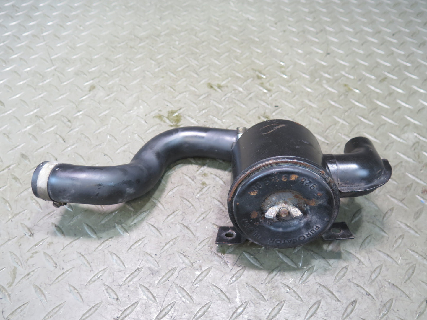 1985-1986 Porsche 928 S 5.0L V8 Smog Pump Air Cleaner Filter Canister 9281131450